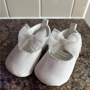 Carter’s Baby Girl Tulle Bow Dress Shoes 6-9 months